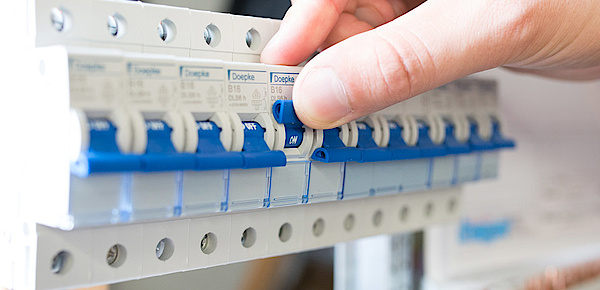 Schalt­schrank­bau bei Krieg Elektrotechnik GmbH in Velsdorf
