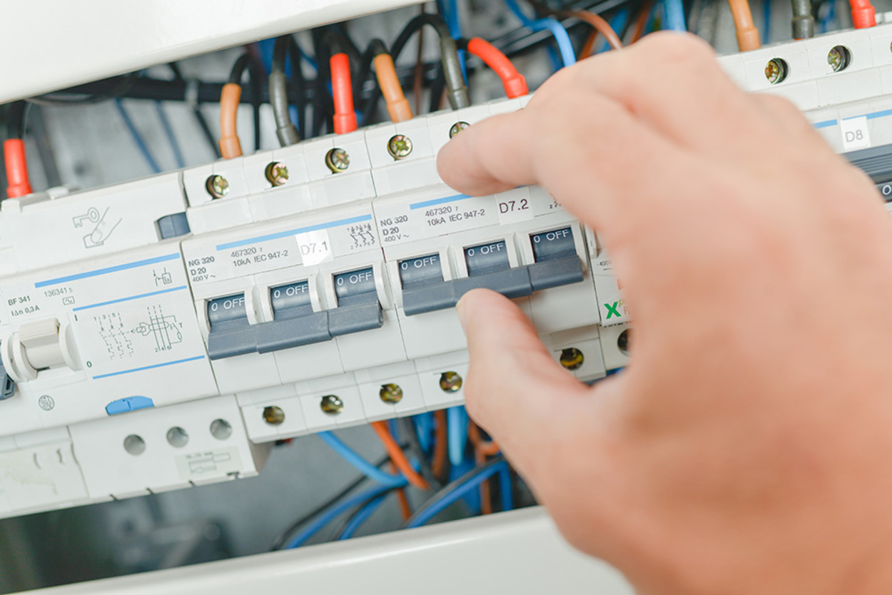 Schalt­schrank­bau bei Krieg Elektrotechnik GmbH in Velsdorf